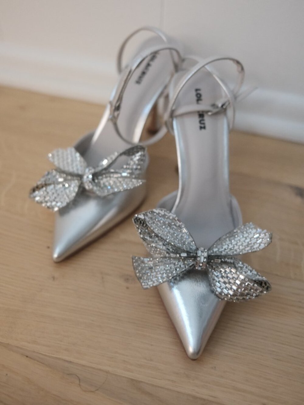 NEW Lola Cruz Rufec Silver Pump, size 39